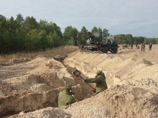 Обіцяли більше: таджики, яких окупанти найняли для риття окопів в Україні, бідкаються, що їм мало заплатили