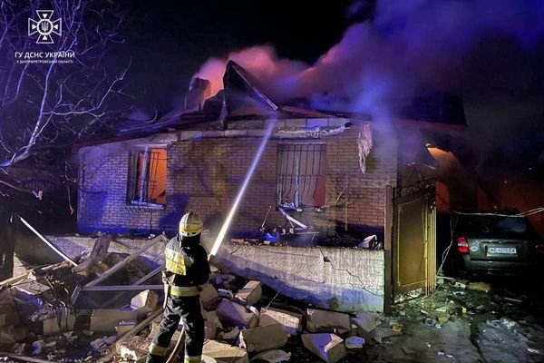 Пожежа у приватному будинку в Дніпрі: загинув чоловік, постраждала жінка
