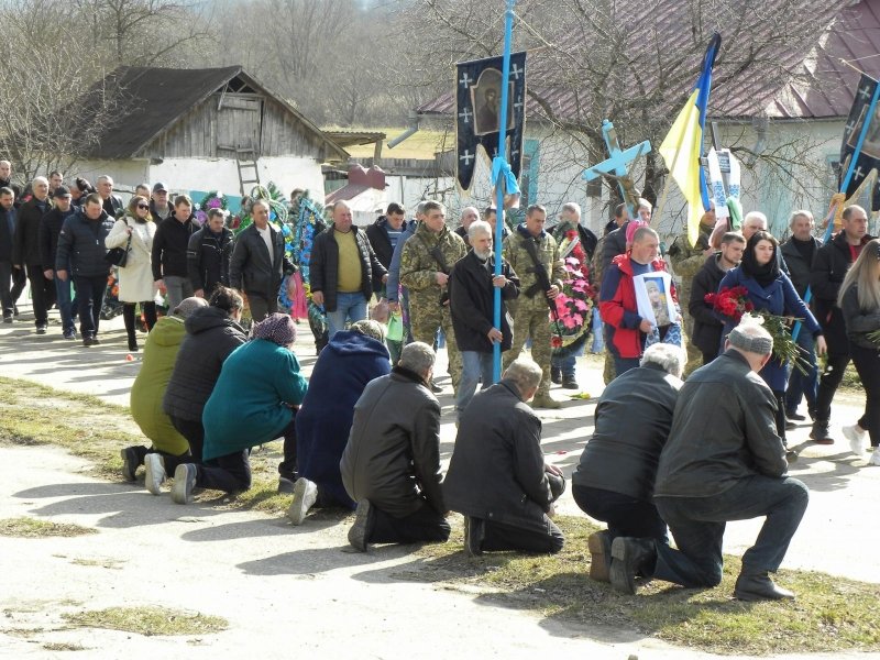 Щоб підтримати побратимів, він співав: щемлива історія про українського героя