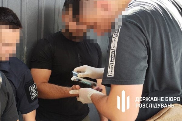 Наживался на ввозе новых смартфонов: инспектора Одесской таможни будут судить за коррупцию