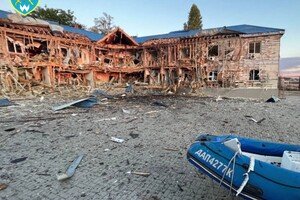 Последствия ночной атаки на Одессу: обломки беспилотника упали на яхт-клуб