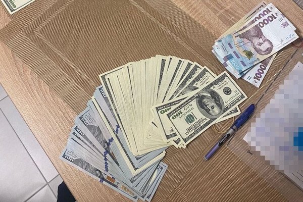 Наживался на ввозе новых смартфонов: инспектора Одесской таможни будут судить за коррупцию