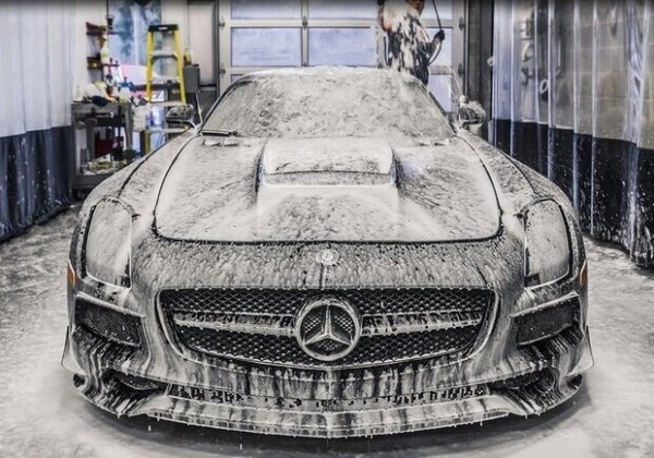 В Одессе работник автомойки "одолжил" Mercedes клиента: что ему будет