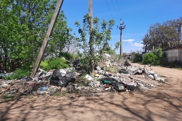 Возле одного из ЖК Одессы обнаружили незаконную свалку