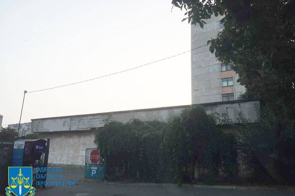 Землю педуниверситета в Одессе незаконно использовали под платную парковку