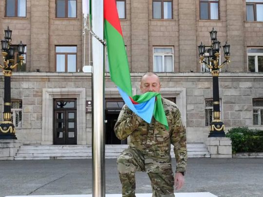 Алієв особисто підняв прапор Азербайджану в Степанакерті