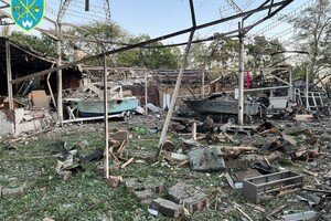 Последствия ночной атаки на Одессу: обломки беспилотника упали на яхт-клуб