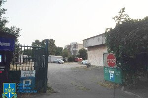 Землю педуниверситета в Одессе незаконно использовали под платную парковку