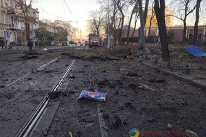Пострадали более двух десятков авто и 20 домов: как выглядит центр Одессы после удара ракетами 