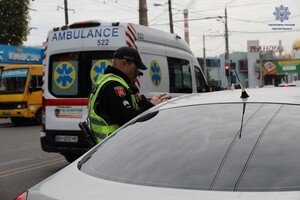 В Одессе проверили, как водители пропускают спецтранспорт