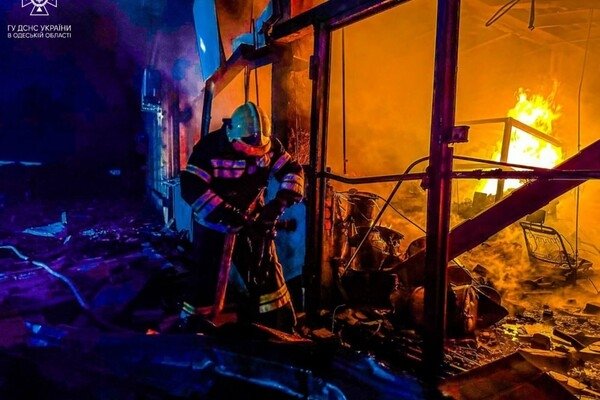 Пострадали более двух десятков авто и 20 домов: как выглядит центр Одессы после удара ракетами 