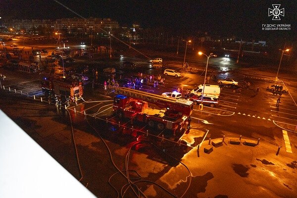 В Одессе горел торговый центр "Ривьера"