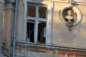 Пострадали более двух десятков авто и 20 домов: как выглядит центр Одессы после удара ракетами 