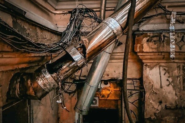 В центре Одессы вспыхнул пожар в кафе: загорелась вытяжная труба