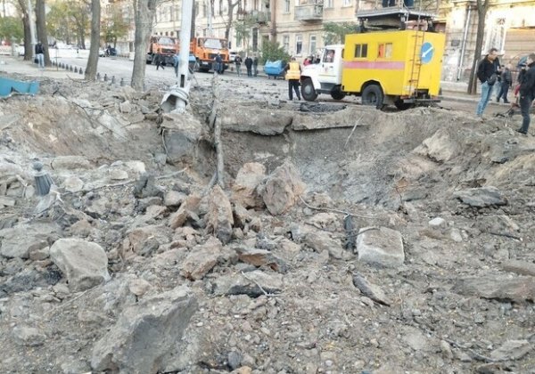 Пострадали более двух десятков авто и 20 домов: как выглядит центр Одессы после удара ракетами 