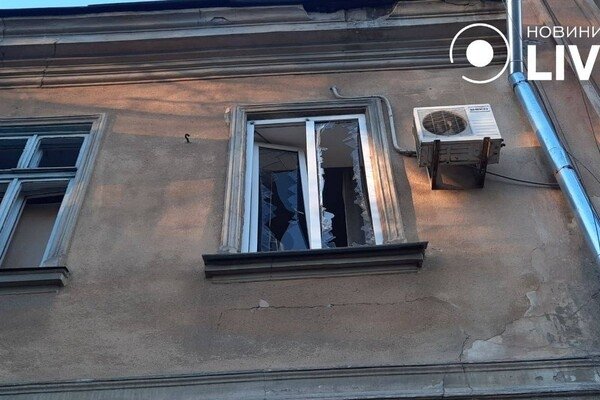 Пострадали более двух десятков авто и 20 домов: как выглядит центр Одессы после удара ракетами 