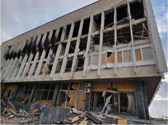 Херсон знову під вогнем окупантів: влучили по обласній бібліотеці