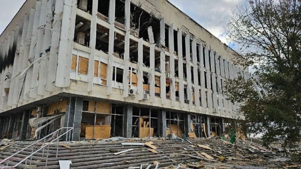 Херсон знову під вогнем окупантів: влучили по обласній бібліотеці