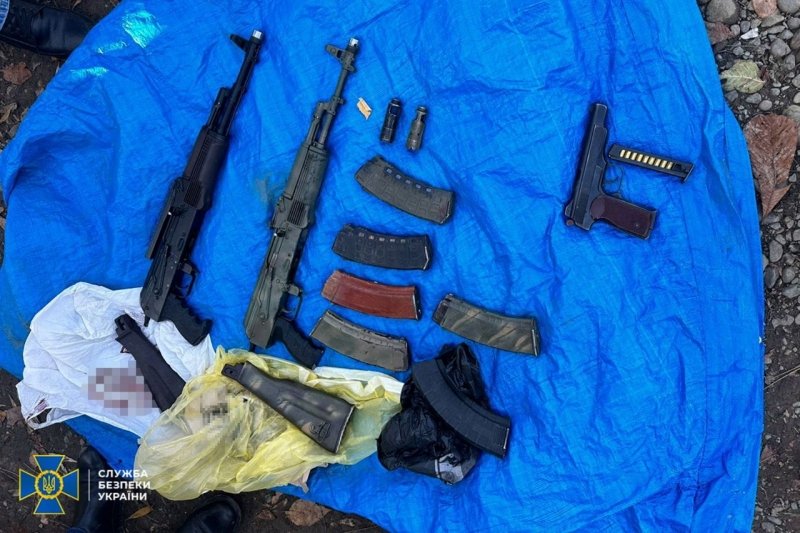 Трофейна зброя бандитам не дісталася: у Західній Україні СБУ перехопила «стволи» із зони бойових дій (фото)