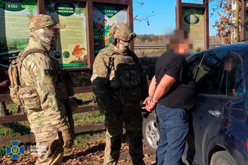 Трофейна зброя бандитам не дісталася: у Західній Україні СБУ перехопила «стволи» із зони бойових дій (фото)