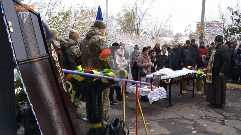 «Воював він чесно й гідно»: в Кривому Розі поховали старшого солдата Олександра Лозового