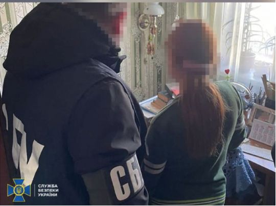 Запроваджувала освітні стандарти рф: у Херсоні затримали адептку «руського міра»