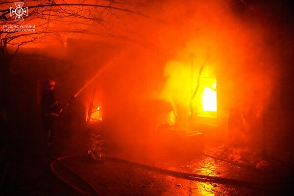 Ночью в Одесской области горел жилой дом: подробности 
