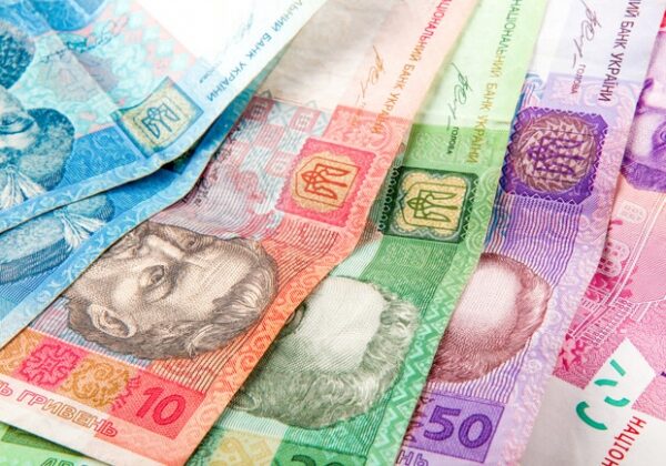 В Украине выросла заработная плата: кто получает больше всего, а кто - меньше всего
