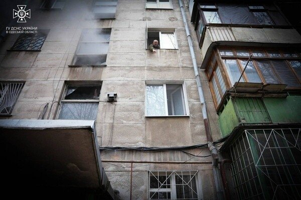 На Семинарской тушили пожар в многоэтажке