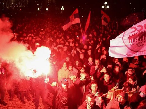 Сербський Майдан: влада в Белграді погрожує жорстко придушити масові акції протесту незгодних із результатами парламентських виборів