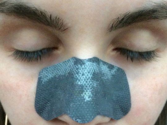 Допоможуть яйця та мед: робимо вдома смужки для очищення пор