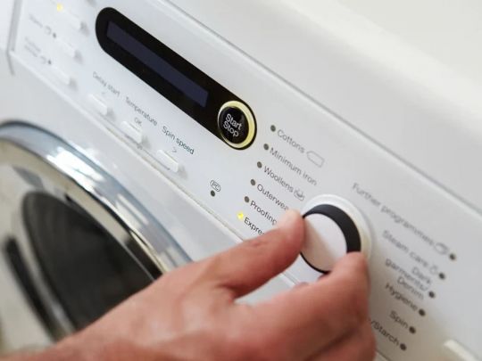 Не вбивайте свої речі: які режими машинки небезпечні і шкідливі при пранні