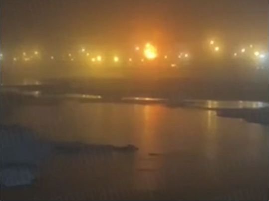 Нова пожежа в росії: в ленінградській області лунали вибухи, а наразі горить газовий термінал