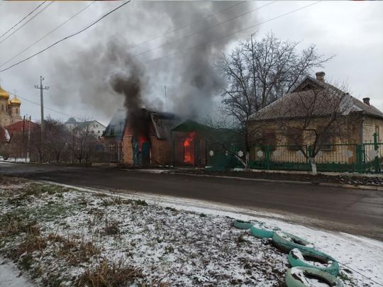 Окупанти вдарили по мирних на Донеччині: постраждали кілька міст, є жертви
