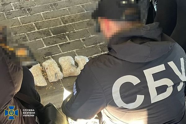 Продавали наркотиків щомісяця на 40 млн грн: СБУ припинила діяльність міжнародної злочинної групи