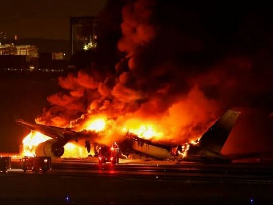 В аеропорту Токіо зіткнулися два літаки: є загиблі