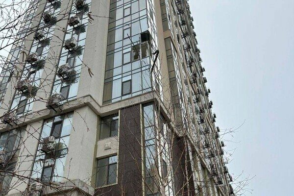 Атака Одессы: обломки ракеты повредили недострой, пострадали несколько высоток