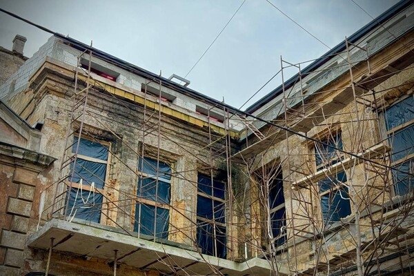В Одессе остановили незаконную надстройку на "Доме Гоголя": там хотели сделать отель