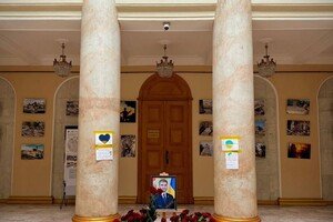В Одессе провели в последний путь бывшего первого заместителя мэра Сергея Тетюхина, который погиб от российскй ракеты