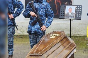 В Одессе попрощались с семьей военных, погибшей в результате атаки 2 марта