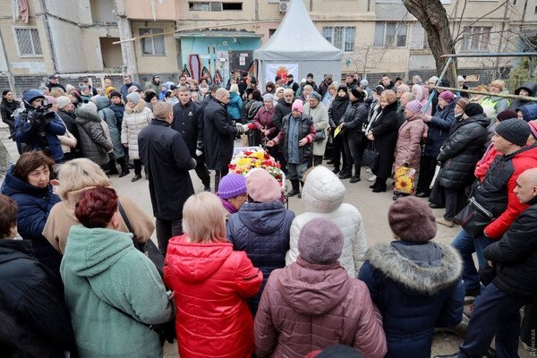 В Одессе простились с врачом, дизайнером и четырехмесячным ребенком, которых убил российский дрон