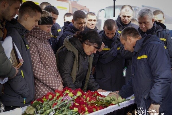 В Одесской области простились со спасателями, погибшими во время повторного ракетного удара 15 марта 