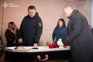 В Одесской области простились со спасателями, погибшими во время повторного ракетного удара 15 марта 