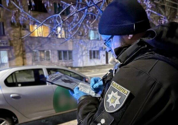 Стрелял в воздух, потому что пассажир курил в салоне: в Одессе задержали таксиста Стрелял в воздух, потому что пассажир курил в салоне: в Одессе задержали таксиста