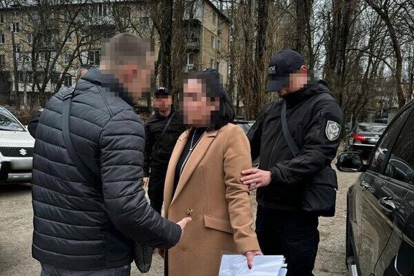 На коррупции попалась работница Одесской таможни На коррупции попалась работница Одесской таможни