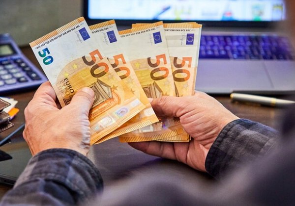 Курс валют в Украине 29 марта 2024: сколько стоит доллар и евро