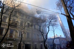 На Канатной в Одессе вспыхнул пожар в доме: погиб спасатель