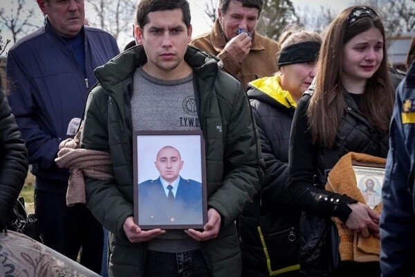 В Одесской области простились со спасателями, погибшими во время повторного ракетного удара 15 марта 