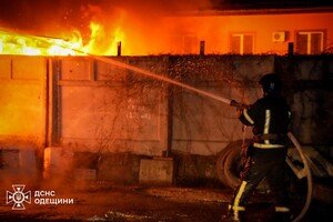 Масштабный пожар на СТО в Одессе: стала известна причина