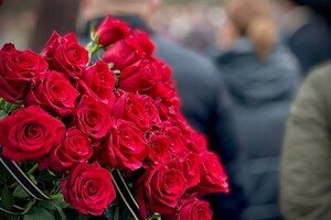 В Одессе попрощались с семьей военных, погибшей в результате атаки 2 марта